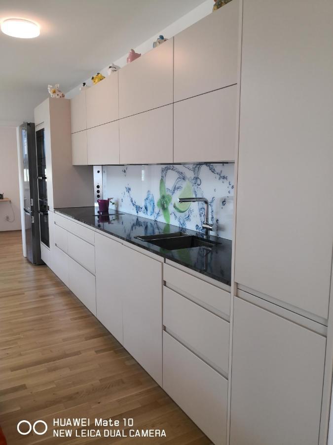 Modern Apartment Bei U Bahn Simmering Bécs Kültér fotó